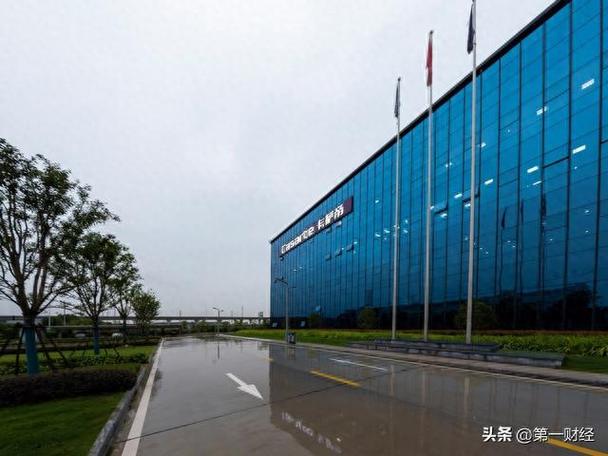 "卓越灯塔工程"系列访学携全新主题走进卡萨帝互联工厂和马利画材